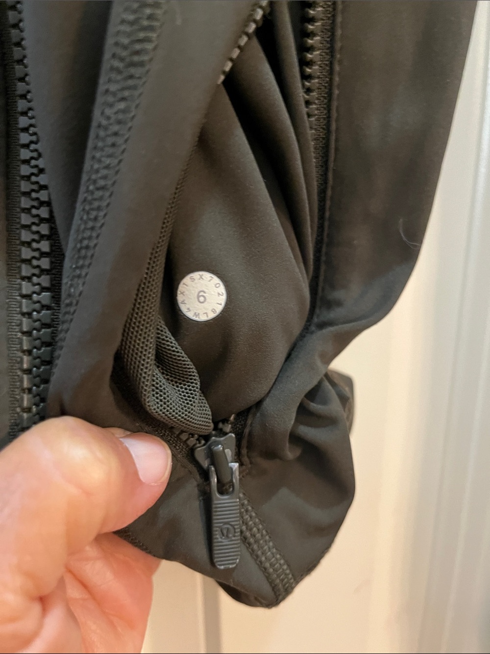 Lululemon Define Jacket with Nulu material Olive Green size 6 - Picture 3 of 10
